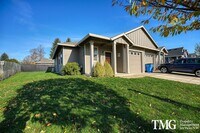 Building Photo - Modern Duplex with Open Layout in Washougal