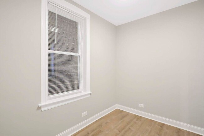 Building Photo - 2626 N Ridgeway Ave