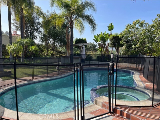 Building Photo - 1657 Meadow Glen Rd