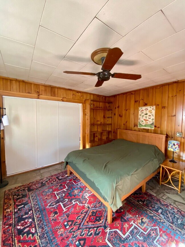 Building Photo - Spacious 3BR Home Minutes from Downtown Johnson City | W/D Included | Garden Beds