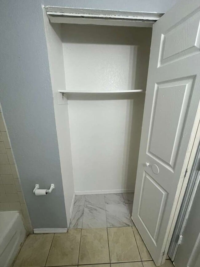 Building Photo - 2/1 St Pete Move In Ready | Apply for FREE This Holiday Season!