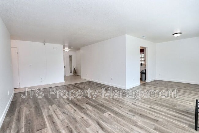 Building Photo - 6069 Kingwood Cir