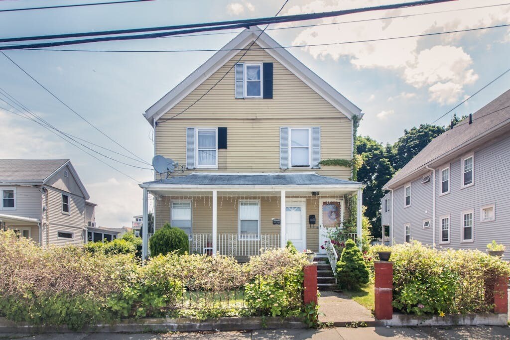Building Photo - 81 Waverly St