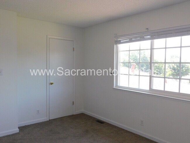 Building Photo - Affordable 2bd/1ba Fourplex with Garage ne...