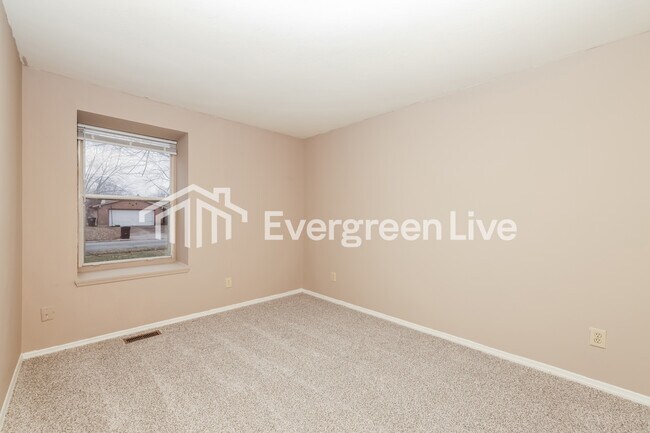 Building Photo - 4727 Stonehedge St