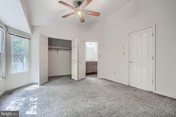 Building Photo - 6635 Commodore Ct