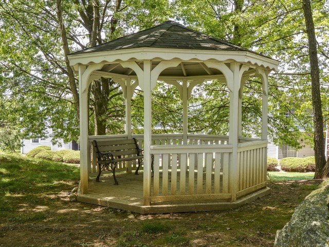 Gazebo - Victoria Crossing Apartments