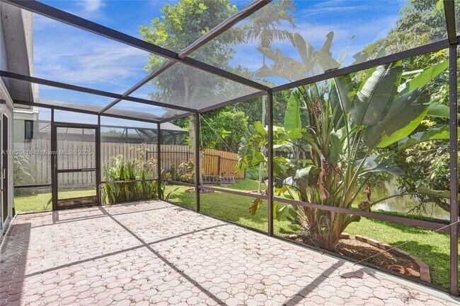 Building Photo - 8820 Woodside Ct