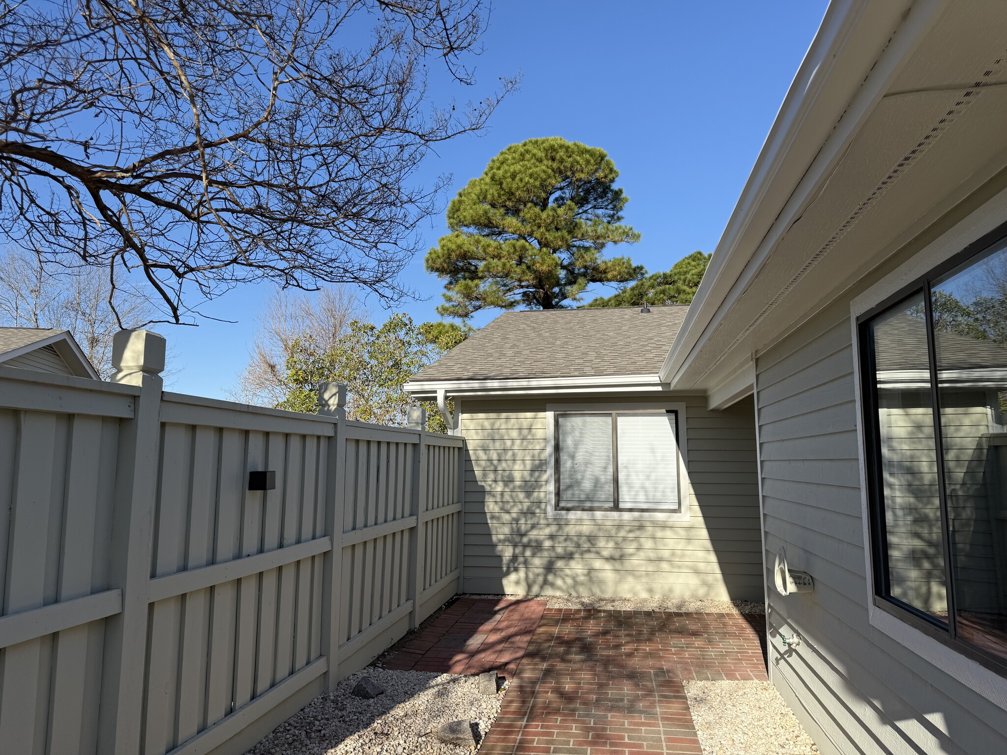 Building Photo - 5935 Inland Greens Dr