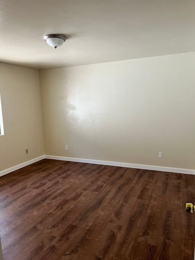 Building Photo - 2814 N Center St