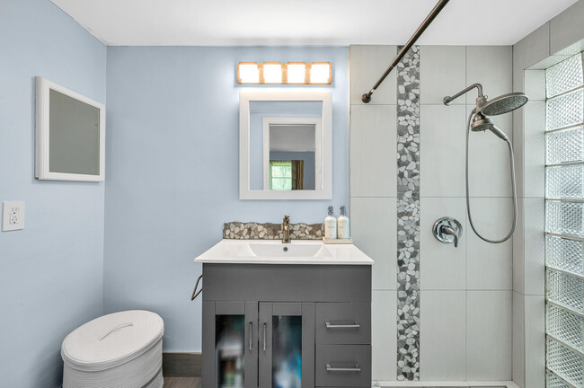 Building Photo - 3811 Arelia Dr