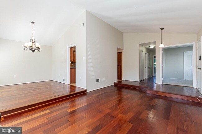 Building Photo - 246 Avondale Dr