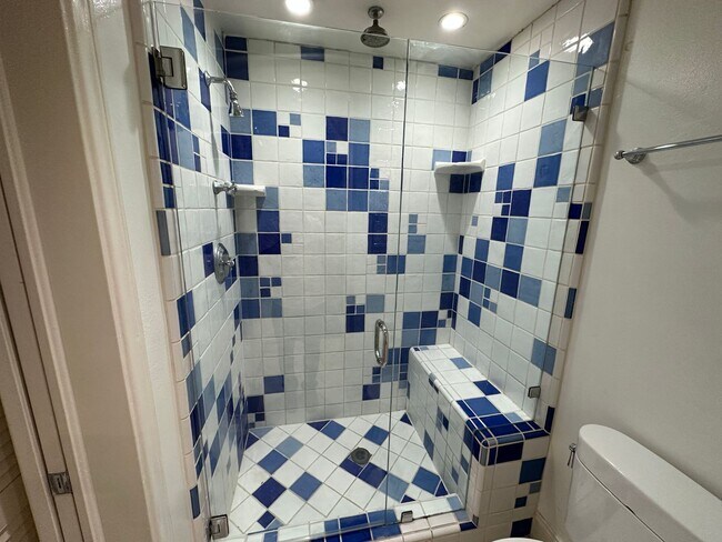 Building Photo - Morningside on the Lake Downstairs 1 Bedroom 1 Bath