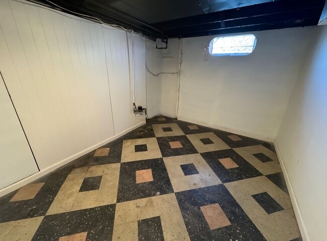 Building Photo - Charming newly renovated 3 bedroom bungalow