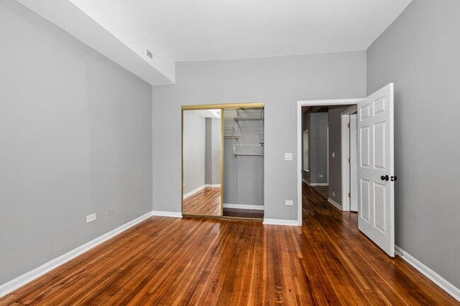 Building Photo - 5201 S Calumet Ave