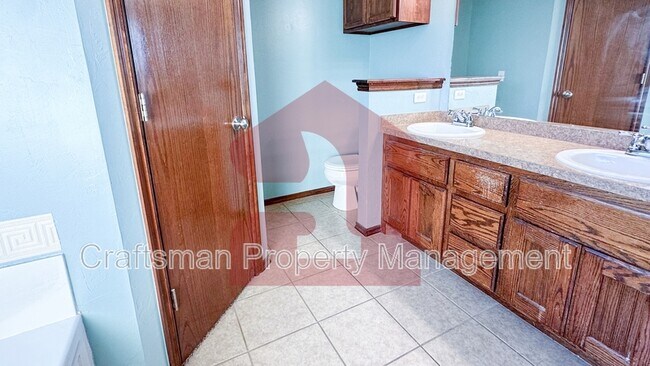 Building Photo - 1704 January Pl