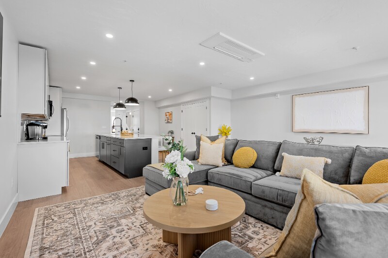 Building Photo - 416 Main St