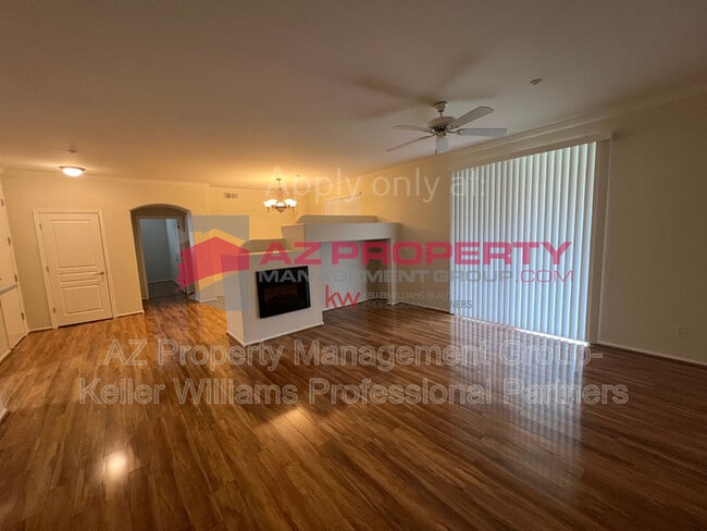 Building Photo - 955 E Knox Rd