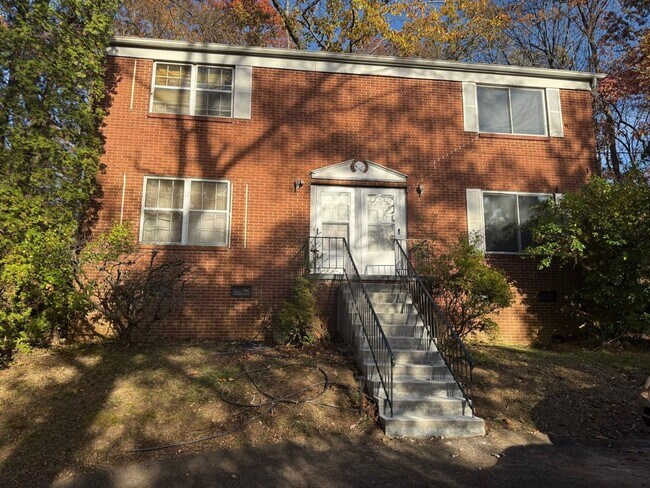 Building Photo - [01204G]