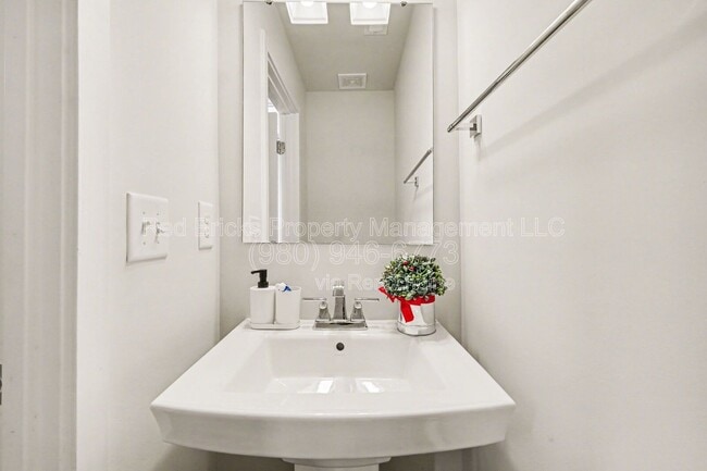 Building Photo - 9306 Mallard Mls Dr