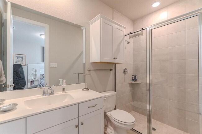 Building Photo - 40 Snowdrop Lily Dr