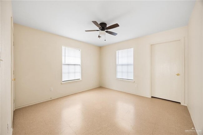 Building Photo - 11 Jay Ave