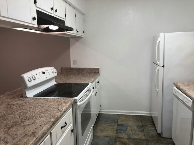 Building Photo - 3017 Oak Hammock Ln
