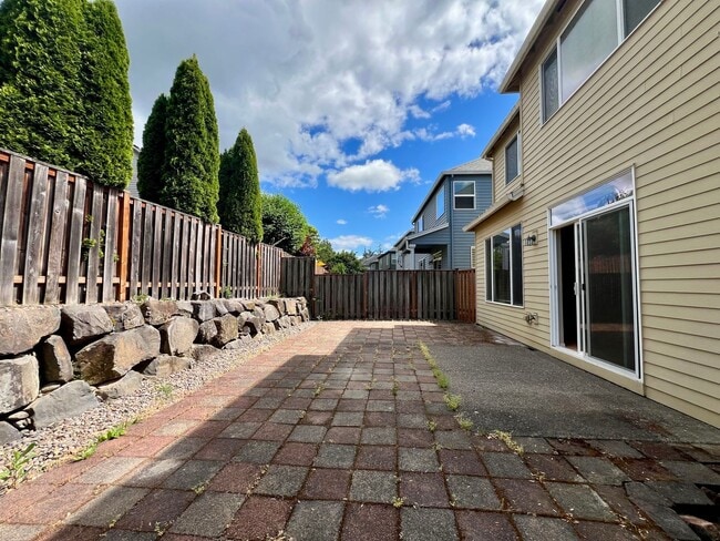 Building Photo - Beautiful 3-Bedroom Home in Hillsboro’s Desirable Arbor Roses Community!
