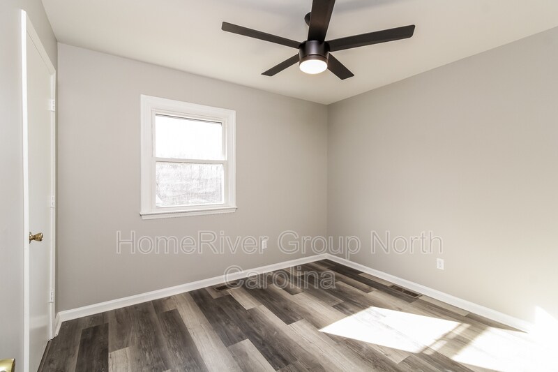 Building Photo - 5561 Remington Point Dr