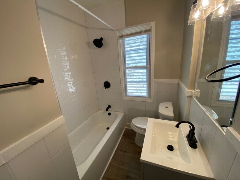 Building Photo - 4840 St Clair St