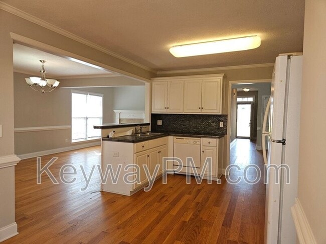 Building Photo - 808 Tyler Woods Dr