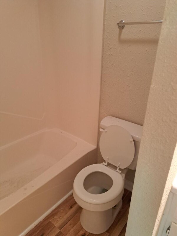 Building Photo - 872 Deerwood Ln