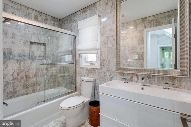 Building Photo - 4611 Charleston Terrace NW