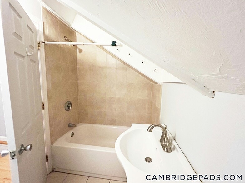 Building Photo - 40 Plymouth St