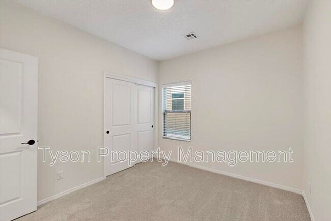 Building Photo - 6618 Sydney Drive NE