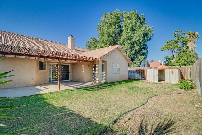 Building Photo - Spacious Home in SW Bakersfield!