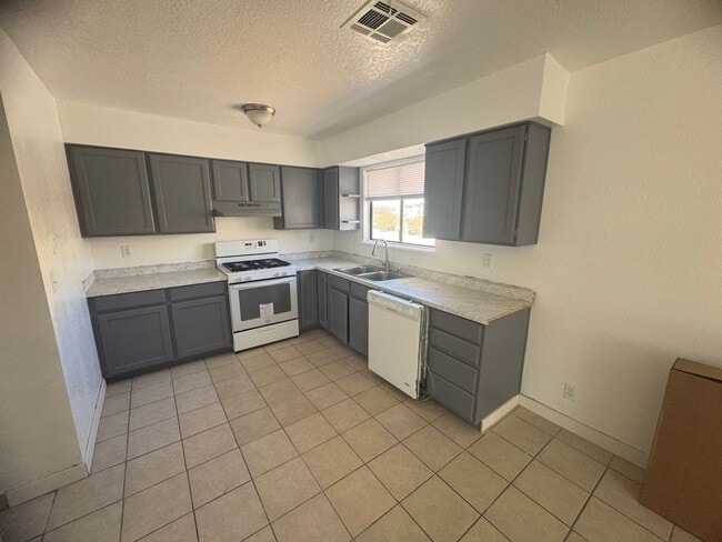 Building Photo - 6987 Mendon Ln