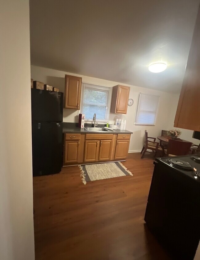 Building Photo - 115 Kings Ct