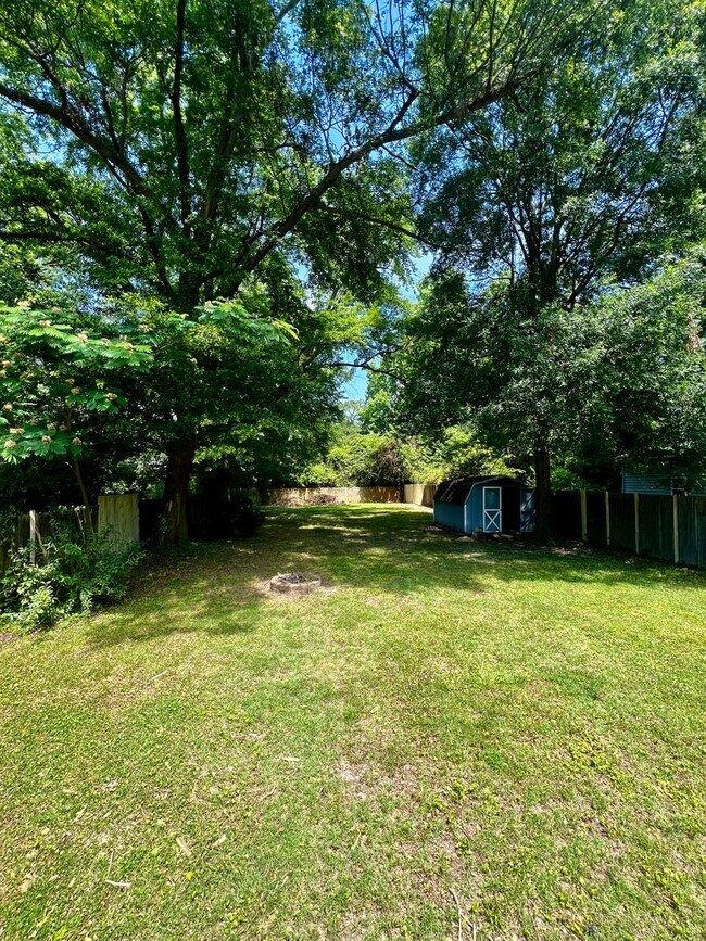 Building Photo - Beautiful Four Bedroom House, Right Off Grove and Patterson!! Lawn Care Included!!