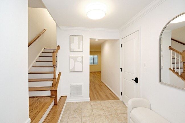 Building Photo - Pet-Friendly Dunlora Forest Townhome With Fenced Yard