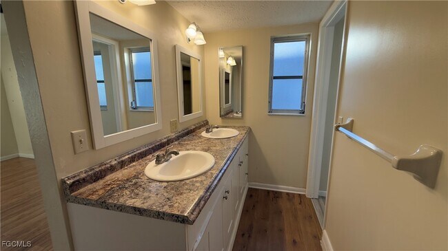 Building Photo - 516 Archer Pkwy W