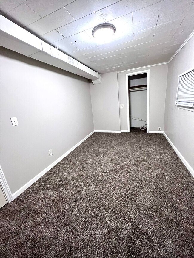 Building Photo - Cute South Omaha 2 bed, 1 bath beauty for only $1,250! COMING SOON!