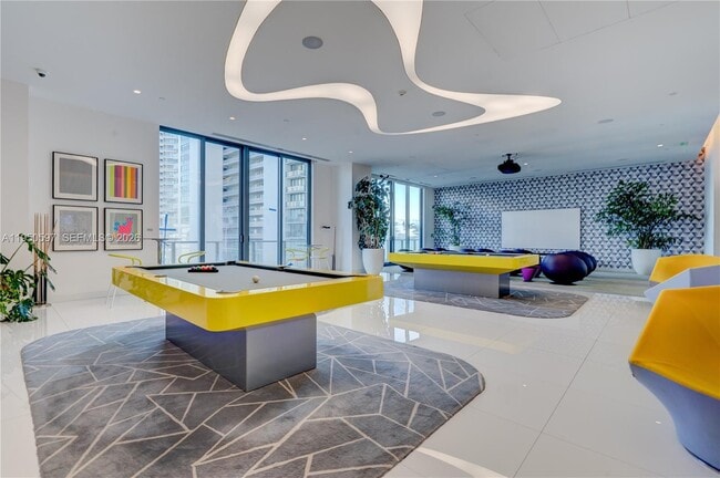 Building Photo - 501 NE 31st St