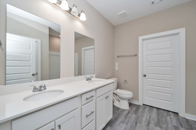 Building Photo - 5525 Blue Jay Cir