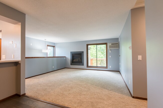 Building Photo - Updated condo *1Bed*1Bath Avail Jan 1.