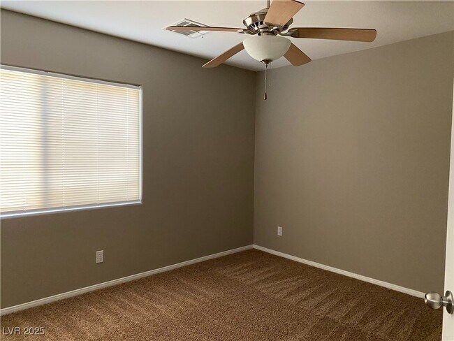 Building Photo - 11183 African Sunset St