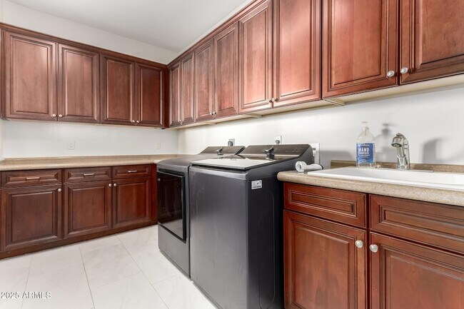 Building Photo - 8614 N 17th Pl