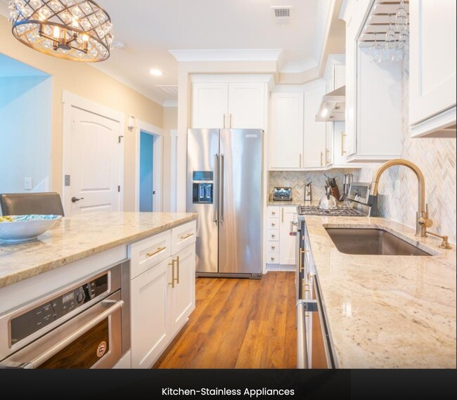 Building Photo - PERFECT "WORK FROM HOME" LOCATION TO ESCAPE THE WINTER