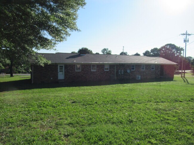 Building Photo - For Rent in the North Lincoln School Distr...