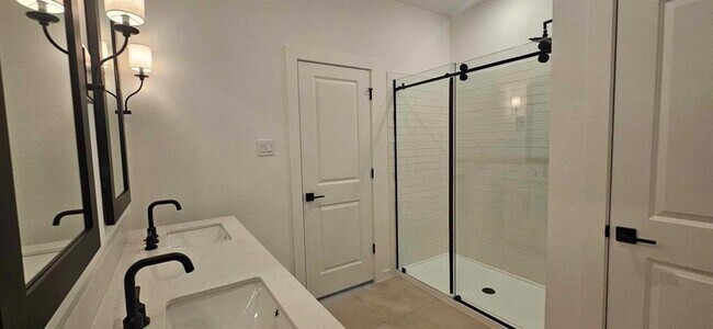 Building Photo - 8426 Tranquil Bay Ct